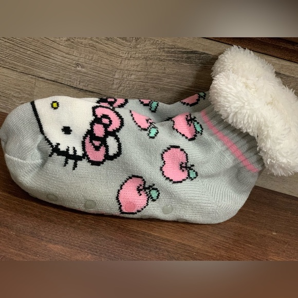 Hello Kitty Cozy Warmers Socks GREY and PINK - NEW - Picture 3 of 6